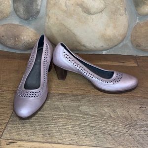 NAOT Mauve chunky heel dress shoes.NWOT